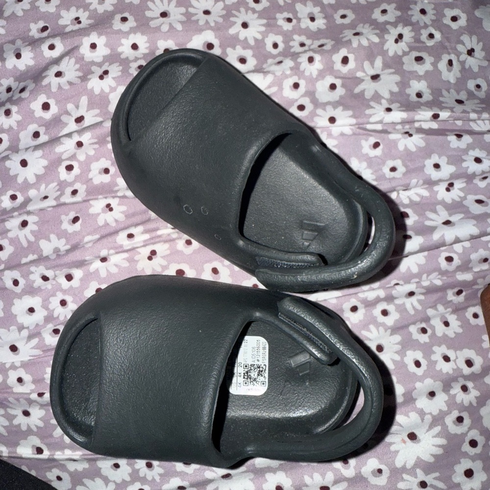 Kids Black Slide Sandals 
There are authentic.. I posted proof of purchase.
